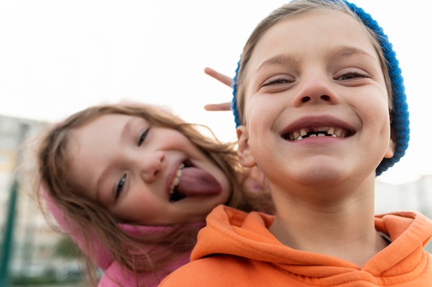 Foto kinder haben spaß zusammen