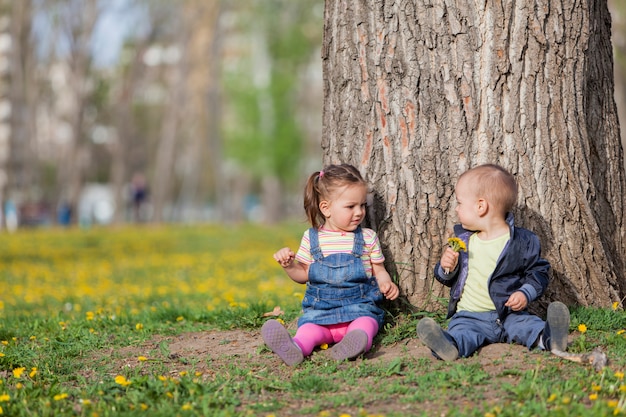 Kinder im Park