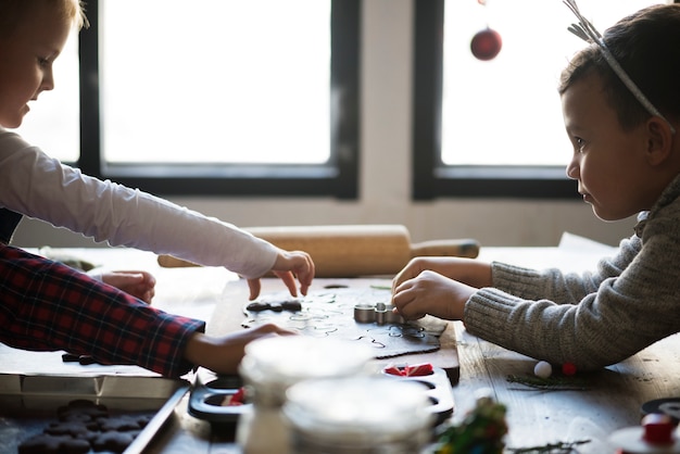 Kinder machen Weihnachten DIY-Projekte