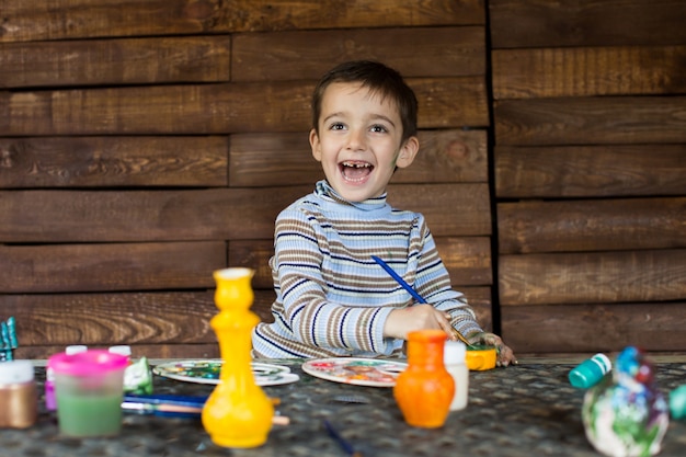 Kinderfarben mit farbigen Tinten