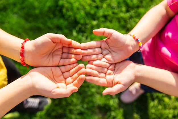 Kinderhandplatz für Thema Selektiver Fokus