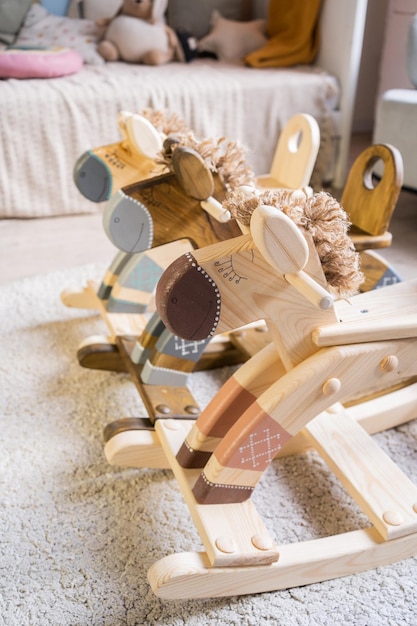 Kinderholzspielzeug Pferdeschaukel handgefertigt