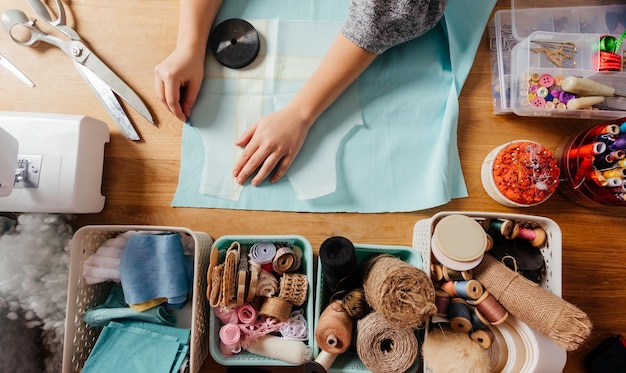 Kinderkleidung zu Hause entwerfen und herstellen