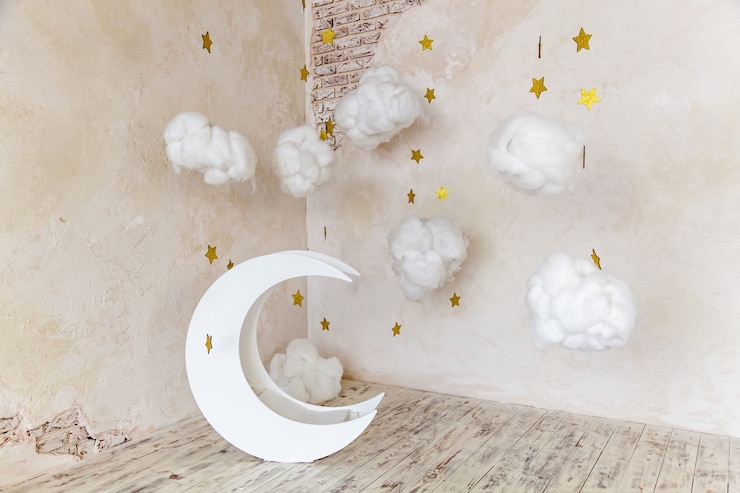 Kinderlocation für ein Fotoshooting Mond mit Sternen und Wolken verträumtes Dekor