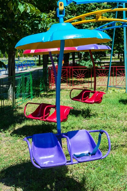 Kinderschaukel im Vergnügungspark