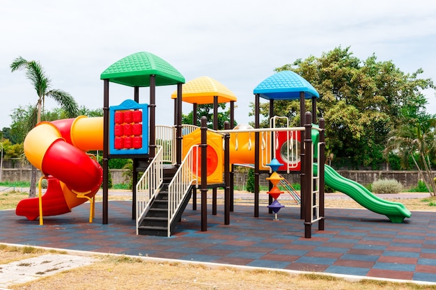 Kinderspielplatz im öffentlichen Park
