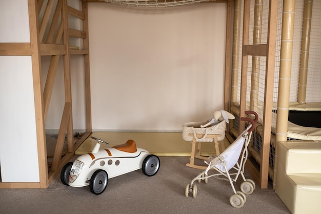 Kinderspielzimmer mit Spielzeug Kinderinterieur