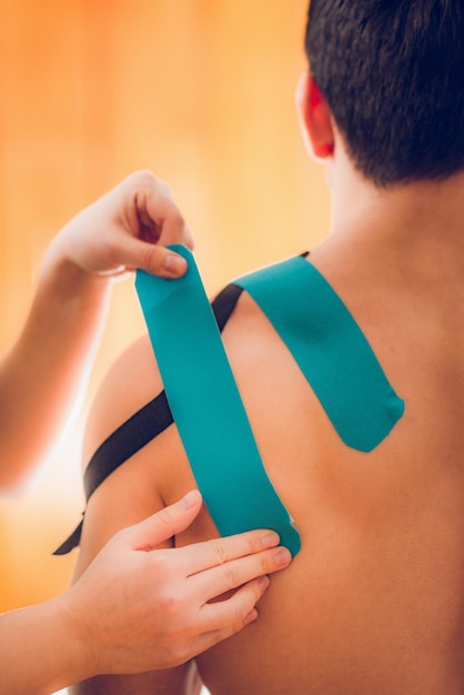 Kinesiotaping para el dolor de hombro