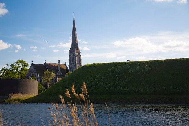 Kirche am Fluss