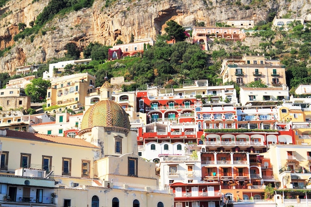 Kirche der Heiligen Maria Assunta auf dem Hügel in Positano