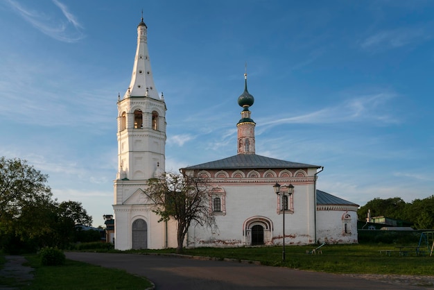 Kirche des Heiligen Nikolaus des Wunderwerkers an einem sonnigen Sommertag in Suzdal, Region Wladimir, Russland