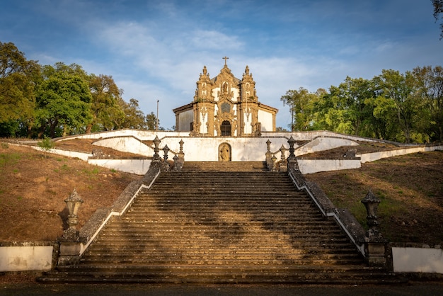 Kirche des Heiligtums von Falperra bei Sonnenuntergang in Braga, Portugal.