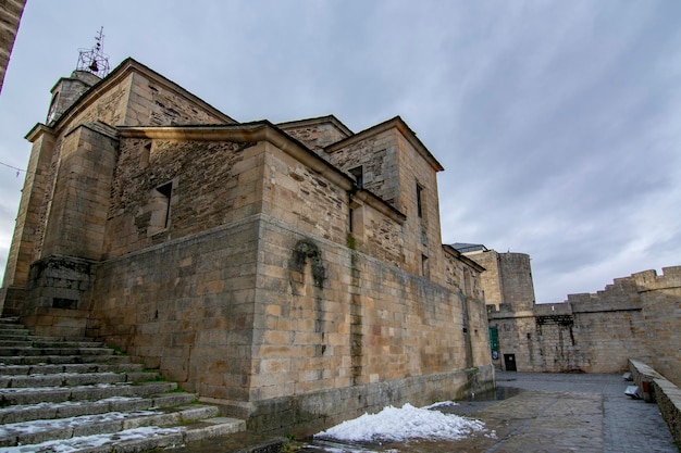 Kirche des mittelalterlichen Dorfes Puebla de Sanabria Spanien