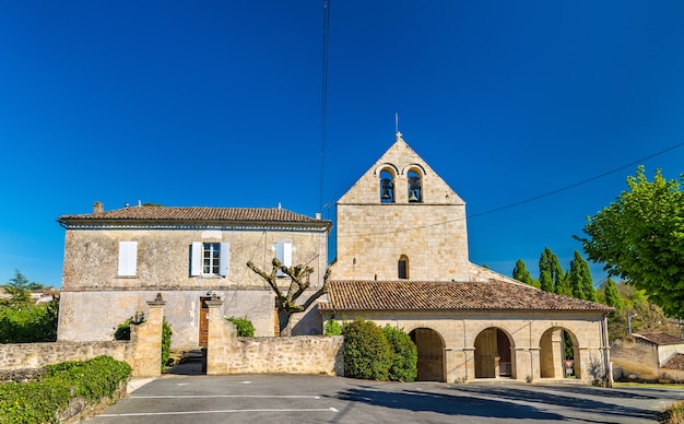 Kirche im Dorf Rauzan, Departement Gironde in Frankreich