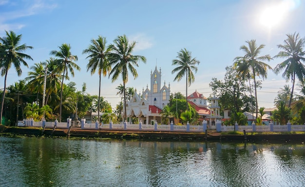 Kirche in den Backwaters von Kerala