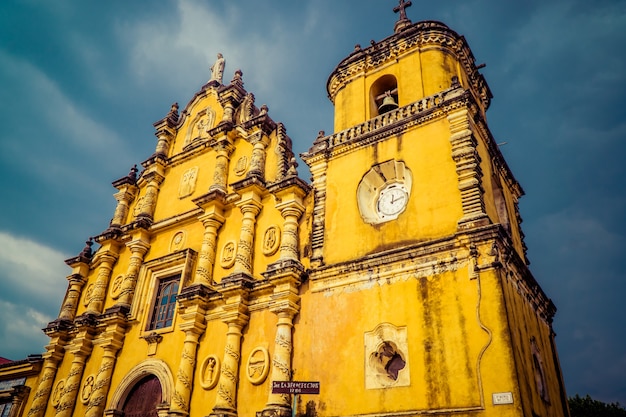 Kirche La Recoleccion in der Stadt Leon. Die Stadt Leon ist eine der touristischsten von Nicaragua und hat viele historische Kirchen.