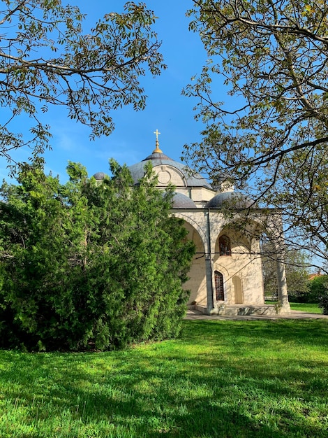 Foto kirche mariä himmelfahrt in uzunjovo bulgarisch-orthodoxe kirche