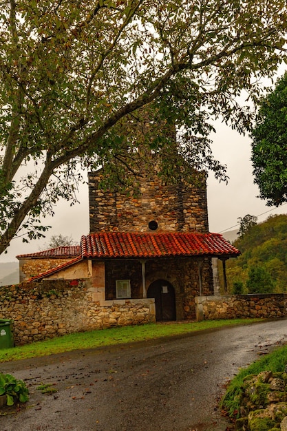 Kirche San Bartolome in Belmonte de Miranda