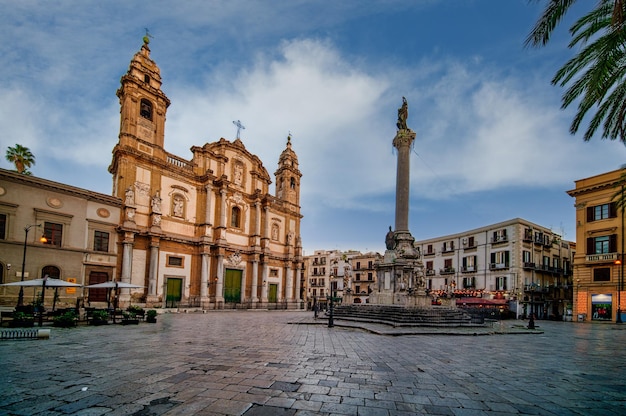 Kirche San Domenico in Palermo bei Sonnenuntergang