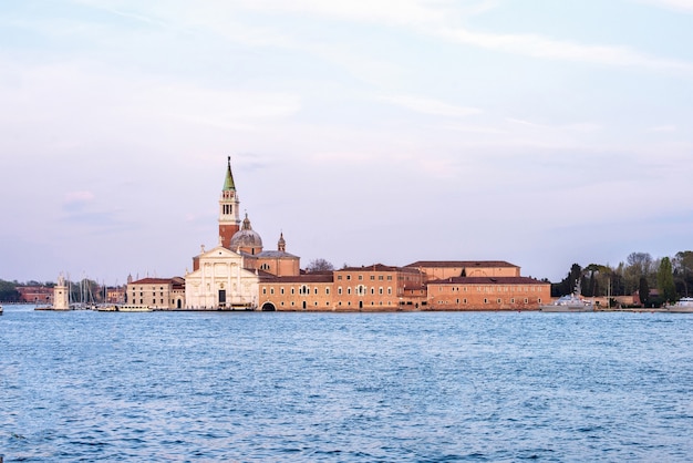 Kirche San Giorgio Maggiore bei Sonnenuntergang in Venedig