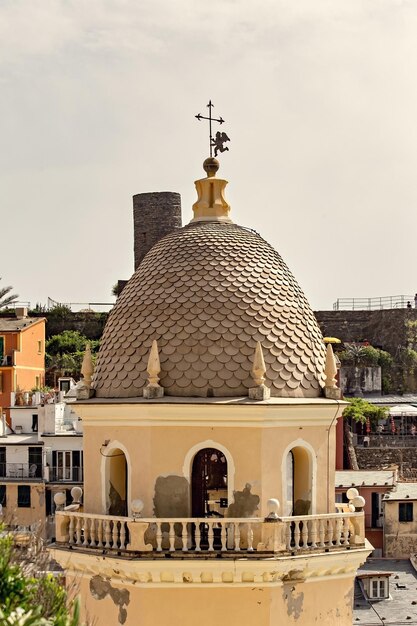 Kirche Santa Margherita di Antiochia und Luftbild von Vernazza Italien