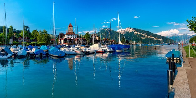 Kirche und Schloss Spiez, Schweiz