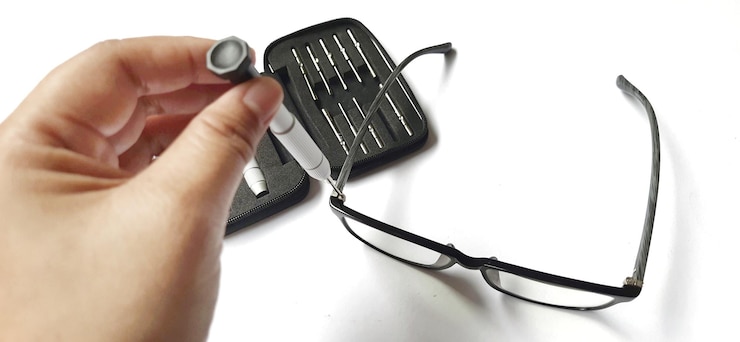 Foto kit de ferramentas domésticas de precisão set de chave de fenda mini óculos de sol ferramentas de reparação de óculos com zíper