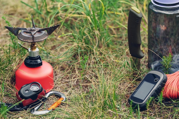 Kit de sobrevivência de viagem na natureza