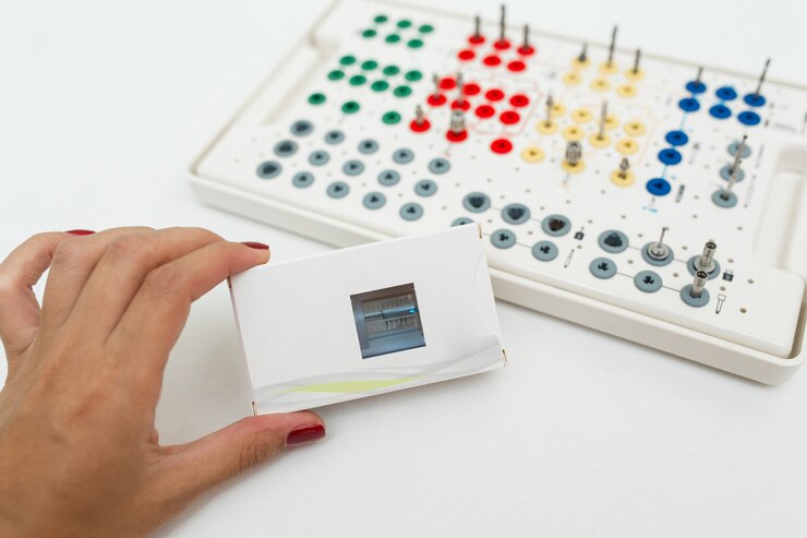 Foto kit de herramientas de prótesis dental