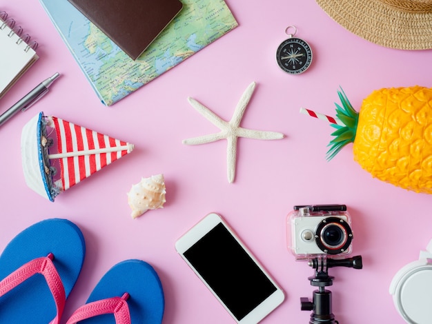 Foto kit de viaje sobre una mesa