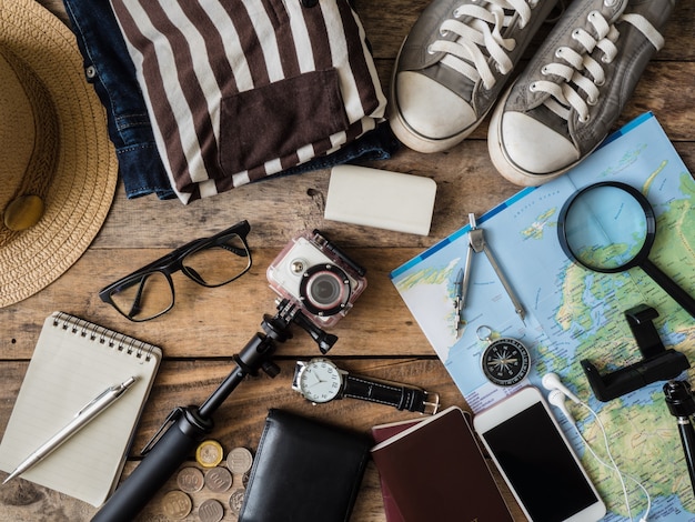 Foto kit de viaje sobre una mesa