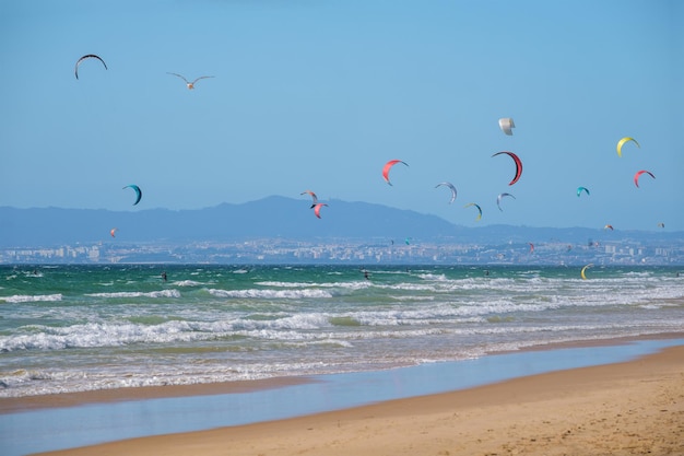 Kiteboarding kitesurf kiteboarder kitesurfer pipas na praia do oceano