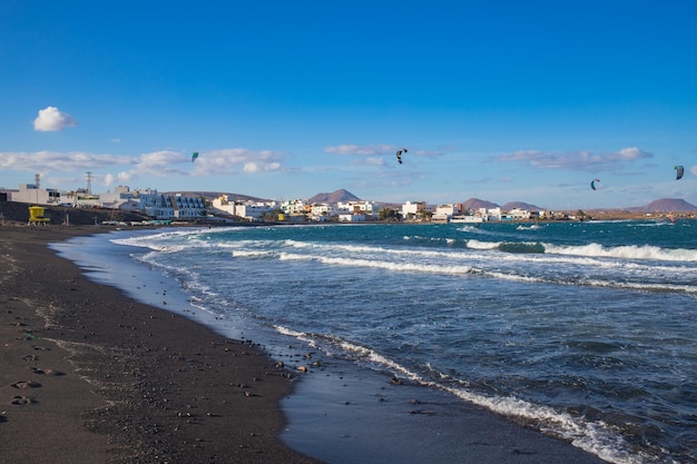 Kitesurfistas en Puerto Lajas, Fuerteventura, Islas Canarias, España