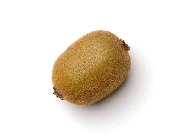 Kiwi aislado en blanco