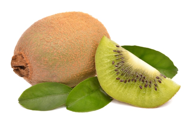 Kiwi aislado en blanco