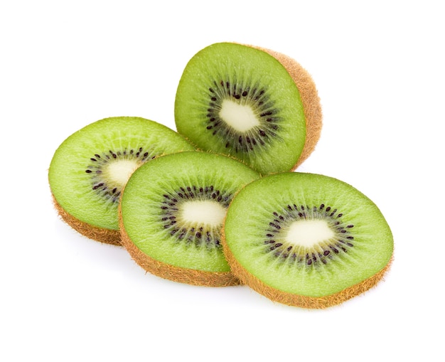 Kiwi aislado en superficie blanca