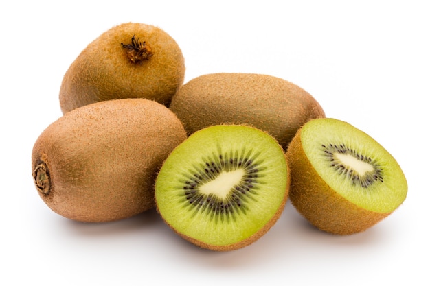 Kiwi em uma superfície branca