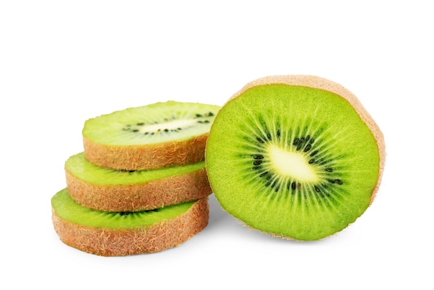 Kiwi fatiado em um fundo branco