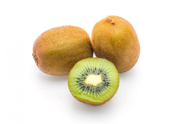 kiwi fresco en blanco