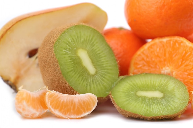 Kiwi fresco, pera y naranja