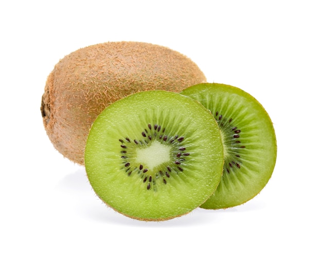 Kiwi isoliert auf weiß