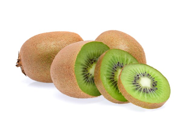 Kiwi isoliert auf weiß.