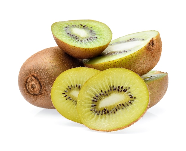 Kiwi isoliert auf weiß