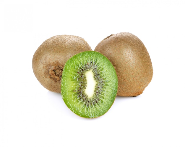 Kiwi isoliert auf weiss