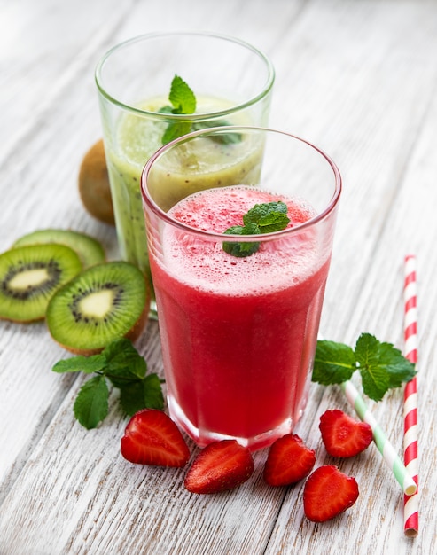 Kiwi- und Erdbeer-Smoothies