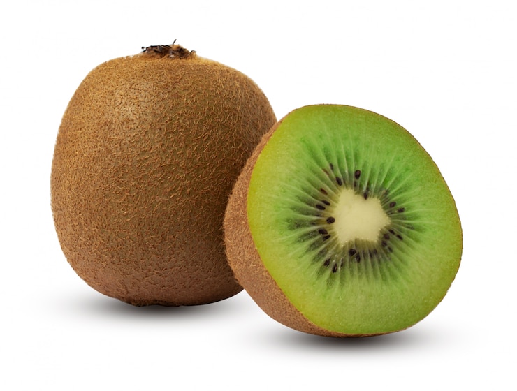 Foto kiwi verde con la mitad, aislado sobre fondo blanco