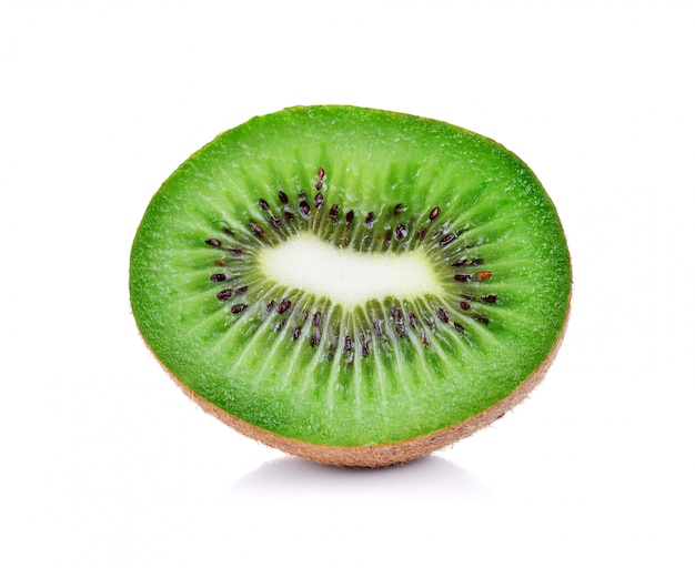 Kiwifrucht getrennt auf weißem Hintergrund
