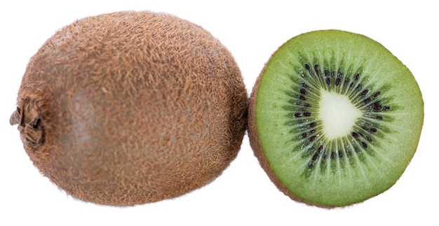 Kiwis aislados en blanco