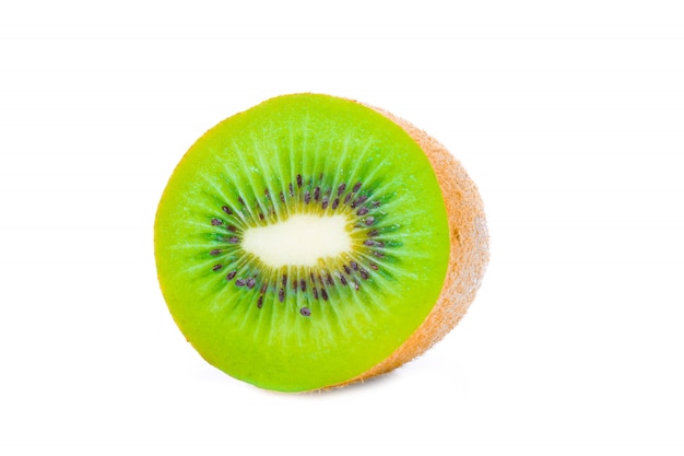 Kiwis em um branco isolado