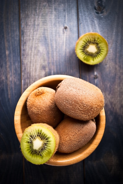 Kiwis em uma tigela